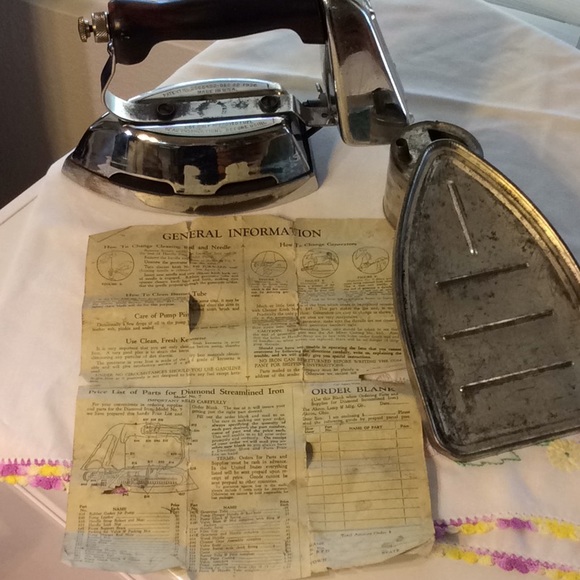 ANTIQUE DIAMOND STREAMLINED IRON - Picture 7 of 8